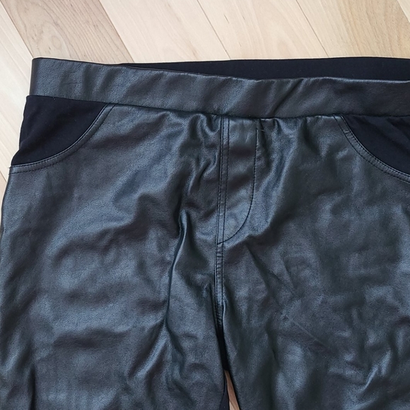 Faux leather front leggings size large - Picture 2 of 4